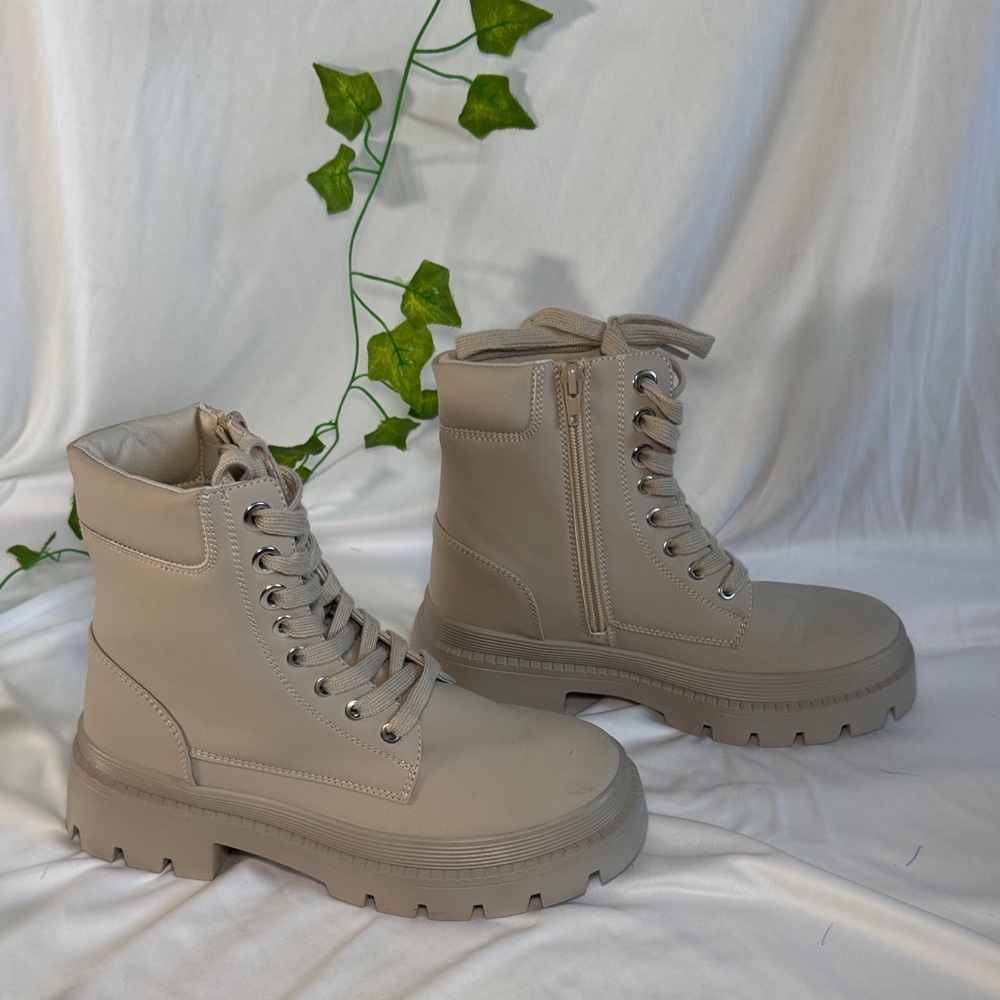 Women's Cream/taupe Lace-Up Ankle Boots — JustFab (size 6)